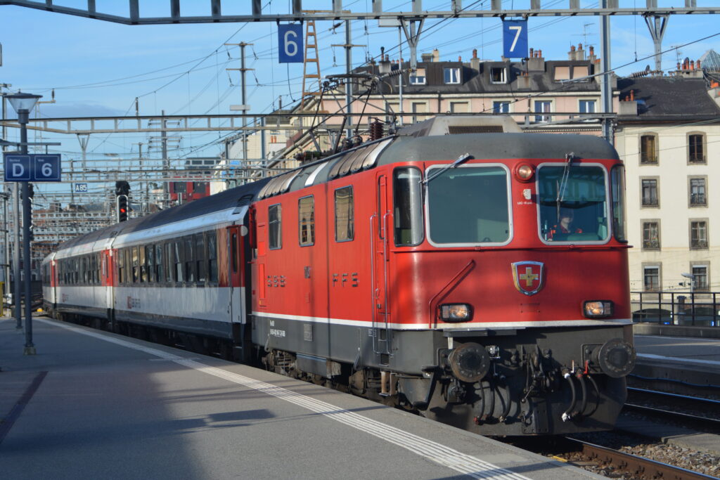 Re 420-143-7 à Genève le 12 août 2016 Photo William LACHENAL