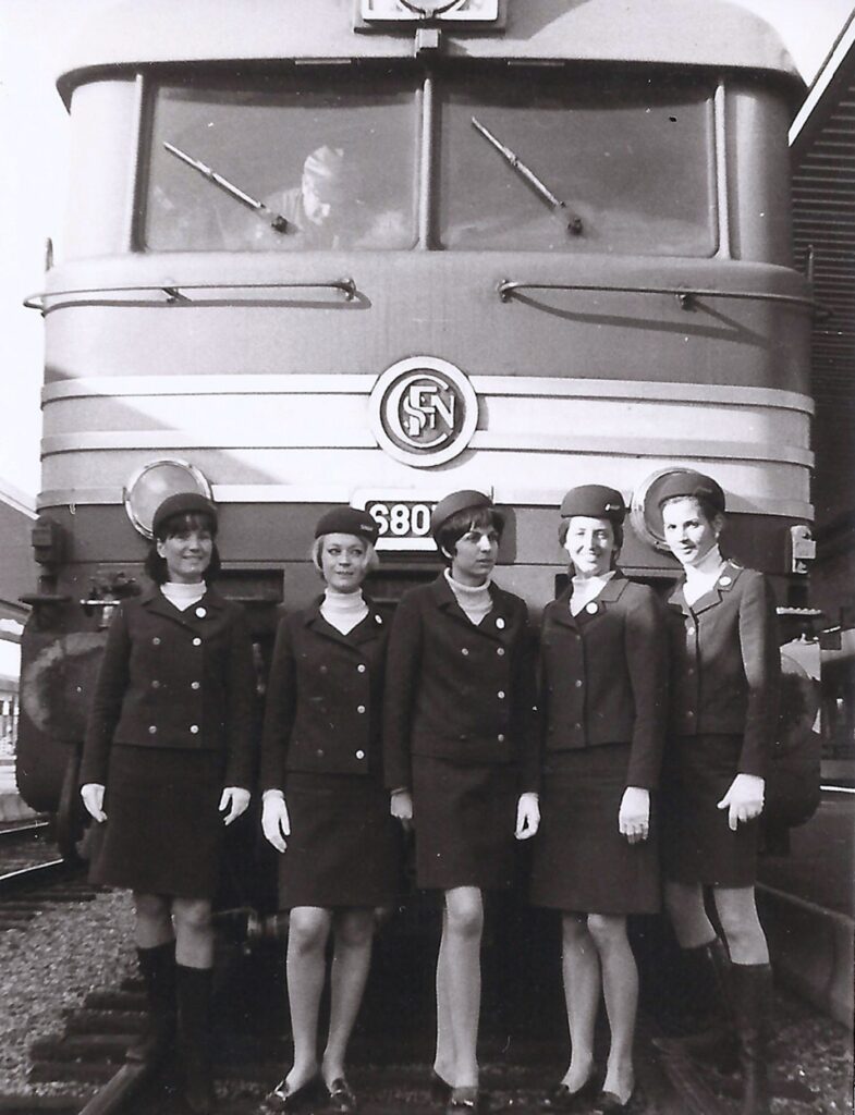 Grenoble hôtesses JO68 en février 1968 Photo William LACHENAL