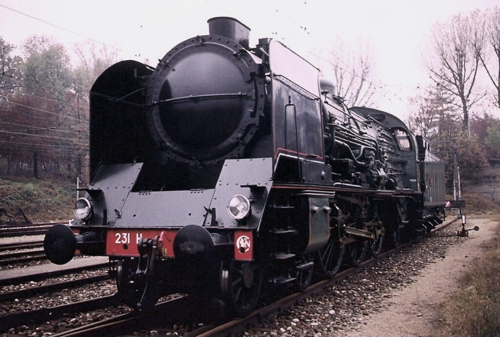 Pacific 238 H 8 à Genève faisceau, en 1972 Photo William LACHENAL