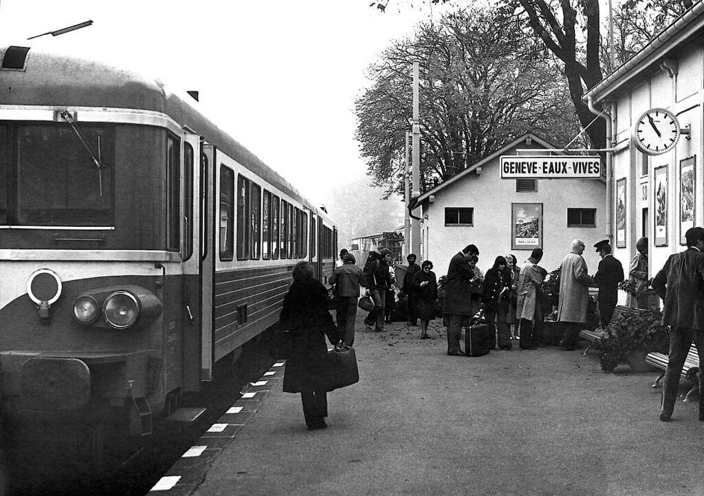 Train Valence - Grenoble - Genève détourné via Annecy et Genève Eaux Vives en 1972 Photo William LACHENAL