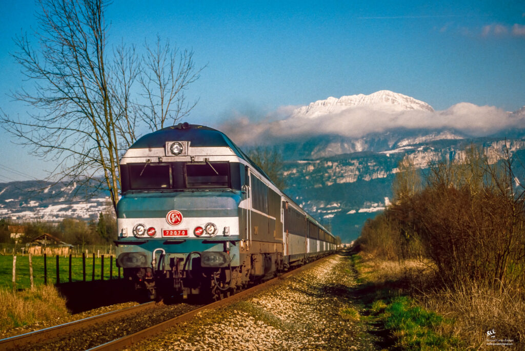 Exp 5640/1 St Gervais - Nice à Moirans (38) CC72070 - corail, 13 février 1988 Photo : Renaud CORNU-EMIEUX