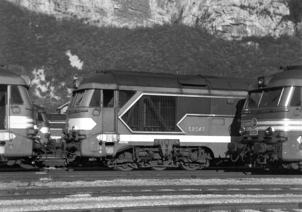 Batterie de 68000 et 68500 stockées au triage de La buisserate lors des JO de Grenoble en 1968 Photo : William LACHENAL