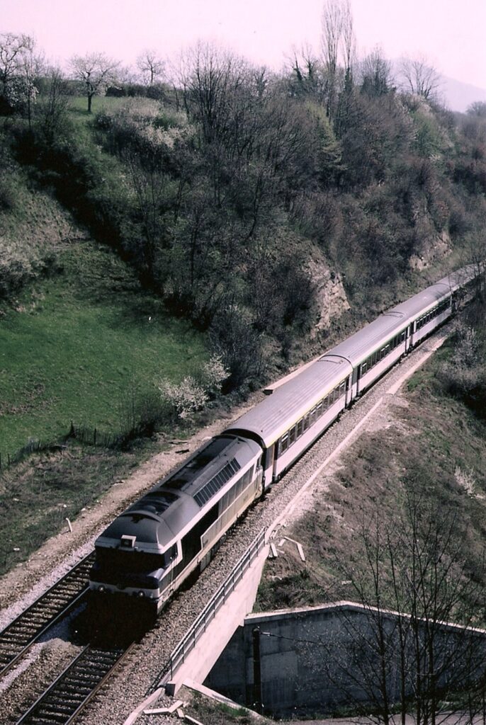 CC 72000 vue depuis le château de Réaumont côté Est (Voiron) le 23 avril 1984 Photo William LACHENAL