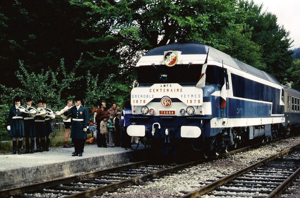 CC 72084 en tête du train du centenaire de la ligne Grenoble - Veynes à Monestier-de-Clermont le 01 octobre 1978 Photo William LACHENAL