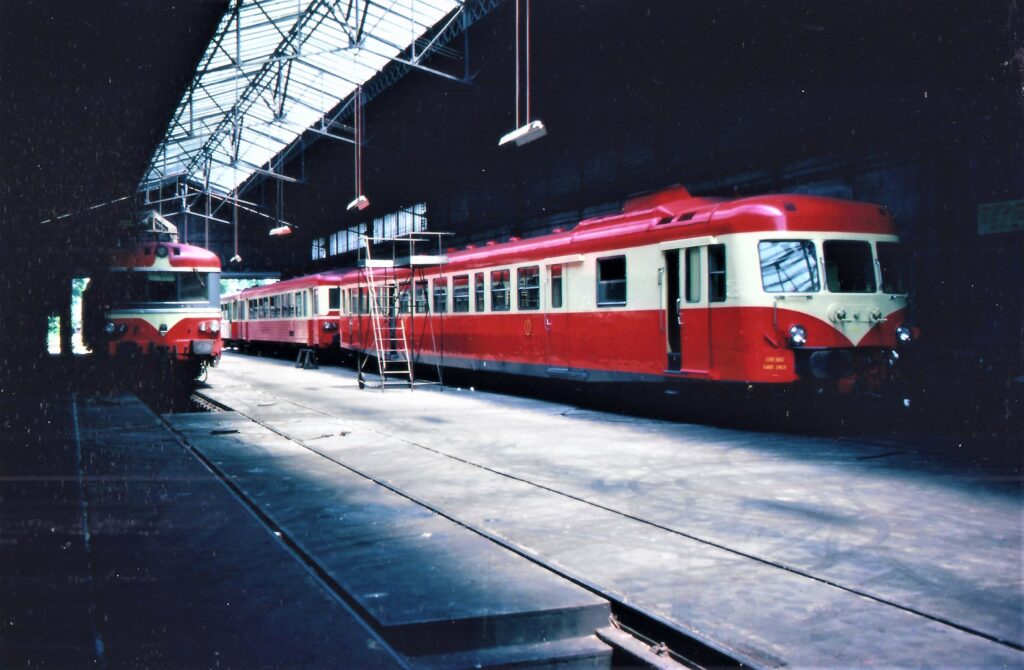 Intérieur du centre autorails de Grenoble en juillet 1975 Photo William LACHENAL