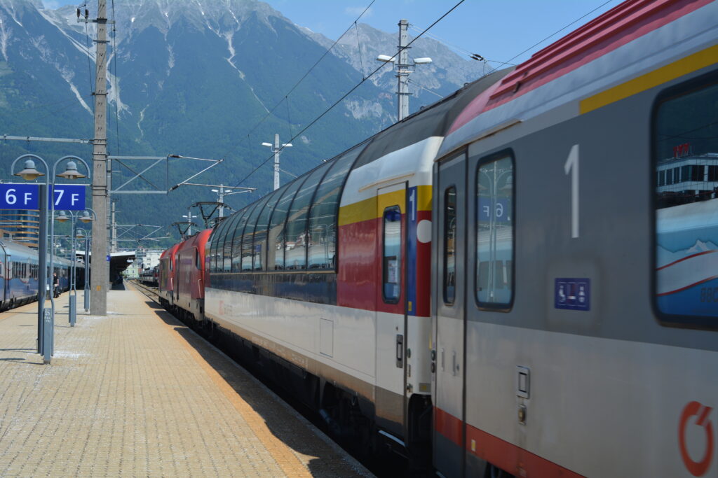 EC 163 Zurich-HB - Graz Hbf arrive en gare d'Innsbruck-Hbf le 12 juin 2015 Photo William LACHENAL