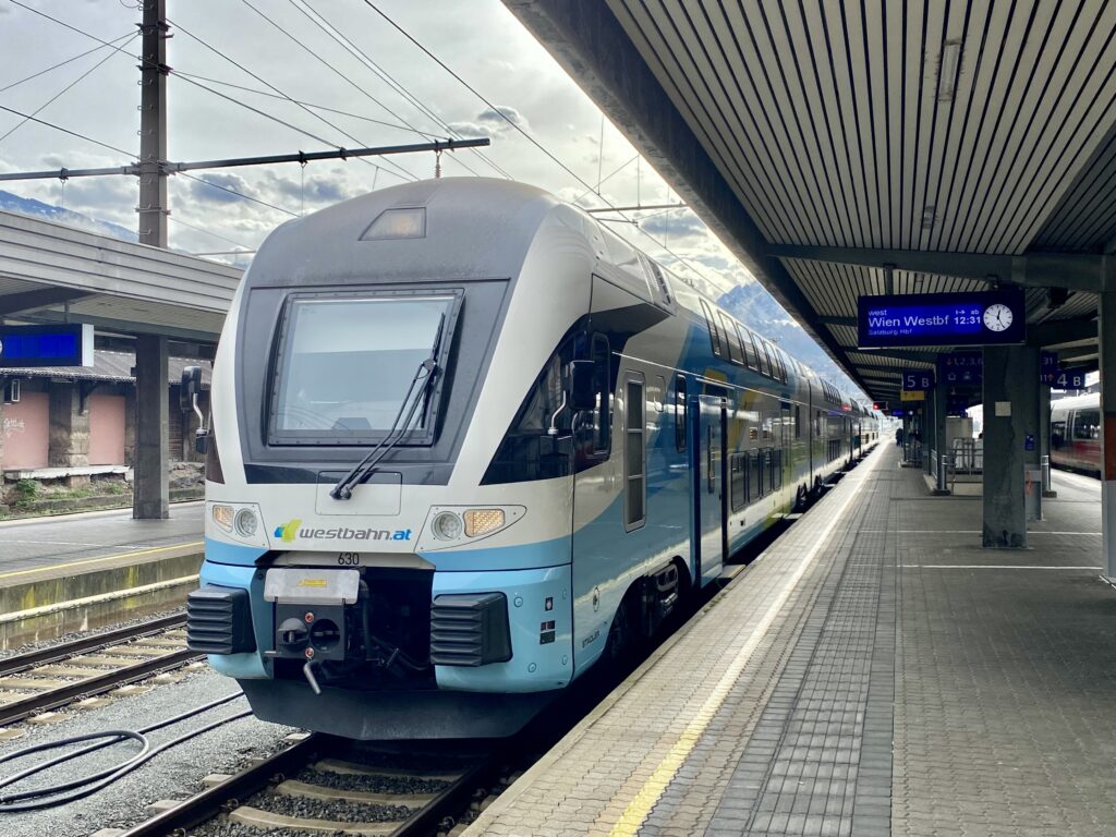 WB 413 Innsbruck Hbf - Wien Westbahnhof à Innsbruck Hbf, le 13 novembre 2023 Photo : Renaud CORNU-EMIEUX