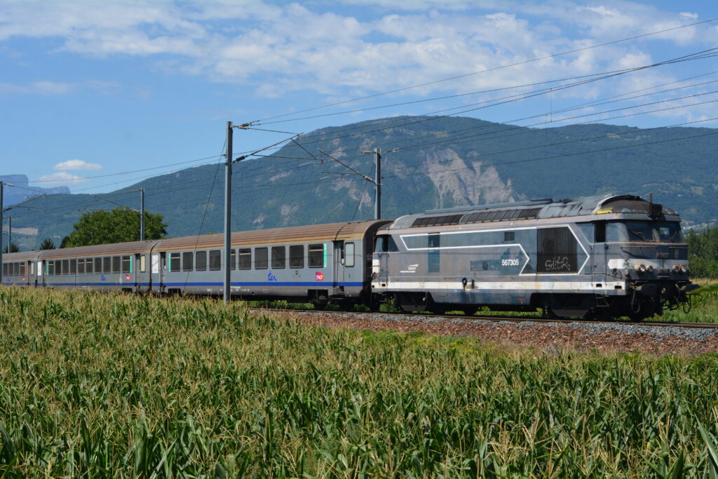 Le train spécial APMFS Grenoble - Annecy quitte Gières sous la canicule le 05 août 2017 Photo William LACHENAL
