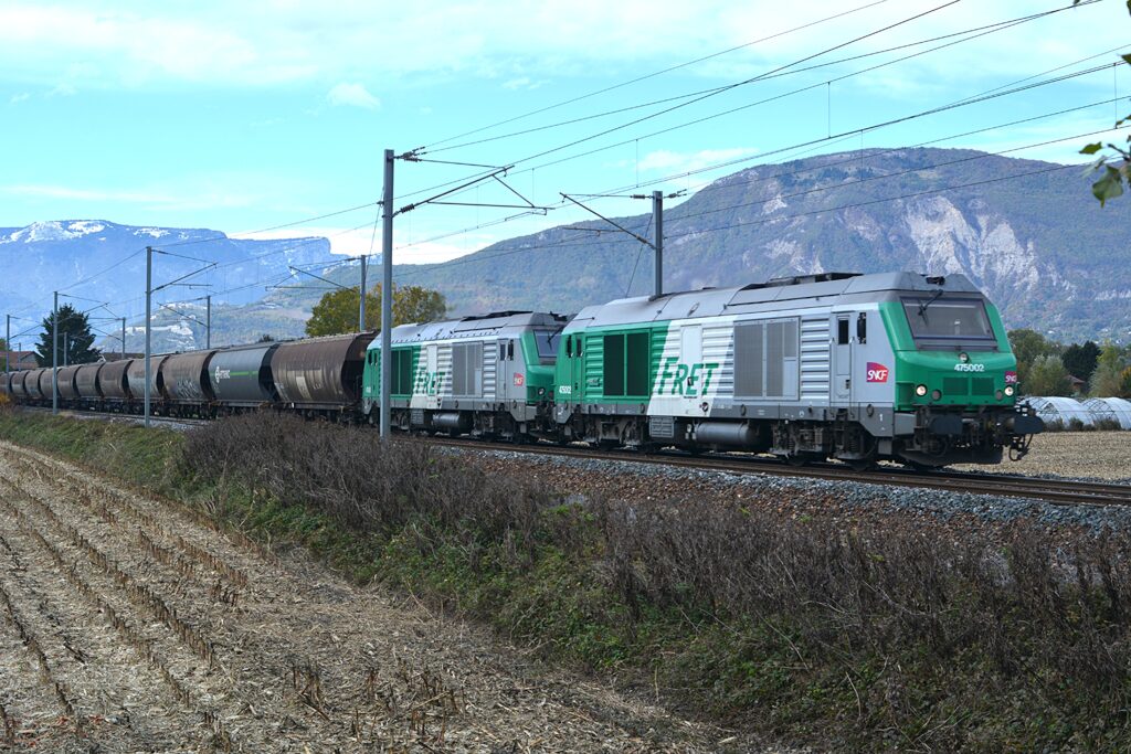 UM2 BB75002 + BB 75438 + train de céréales Moirans - Italie à Gières le 31 octobre 2018 à 12h25 Photo William LACHENAL