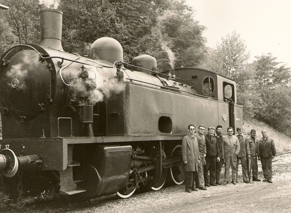 040T17 William LACHENAL, Jean-Pierre GUISEPPELLI, Michel CHAMBRE, Patrice BOUILLIN, Daniel VARGEL, Daniel JUGE, Marc MERMOZ, Philippe BRES. La Rochette le 22octobre 1978 Photo Dauphiné Libéré