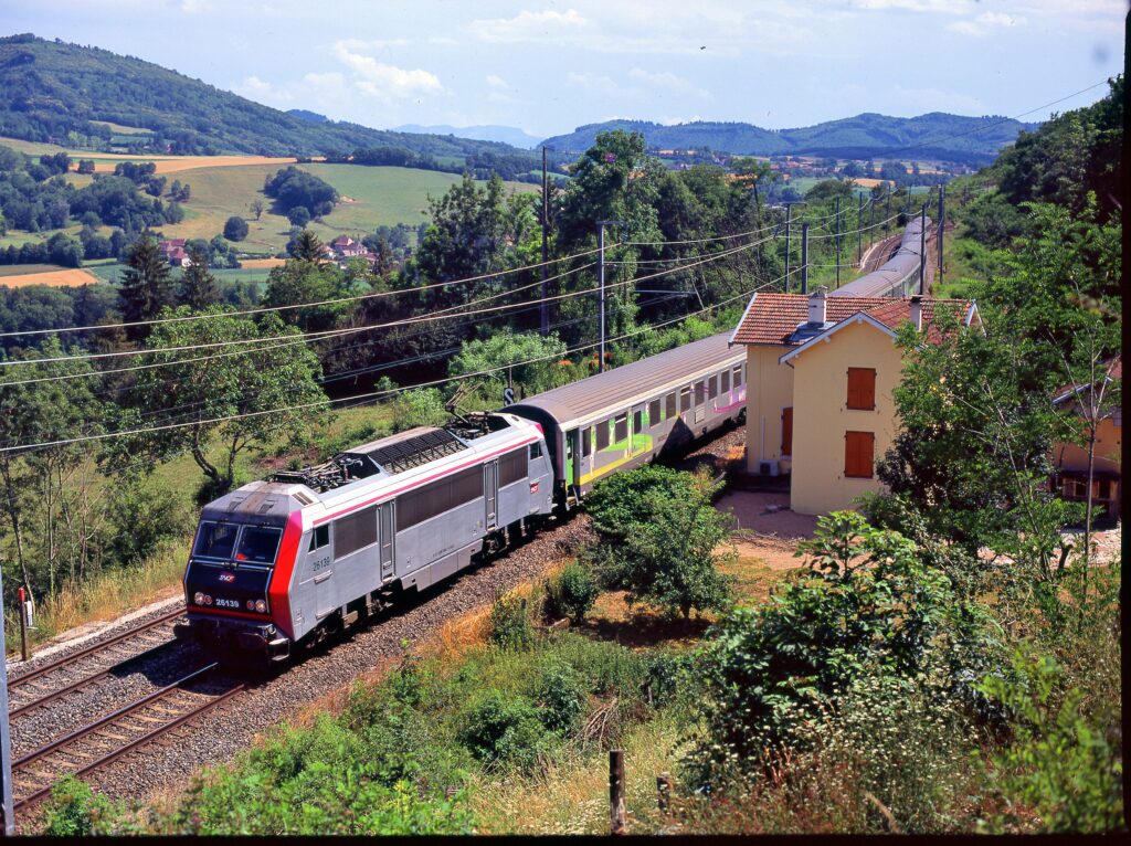 BB 26139 avec IC-Eco Grenoble - Paris à Chabons le 05 octobre 2019 Photo Denis VUAGNOUX - Collection William LACHENAL