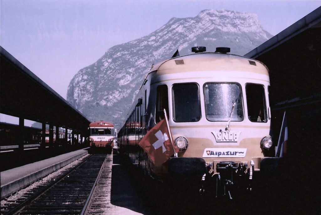 RGP1 X 2770 inaugurale Alpazur Genève - Digne au départ de Grenoble le 01 juin 1981 Photo William LACHENAL