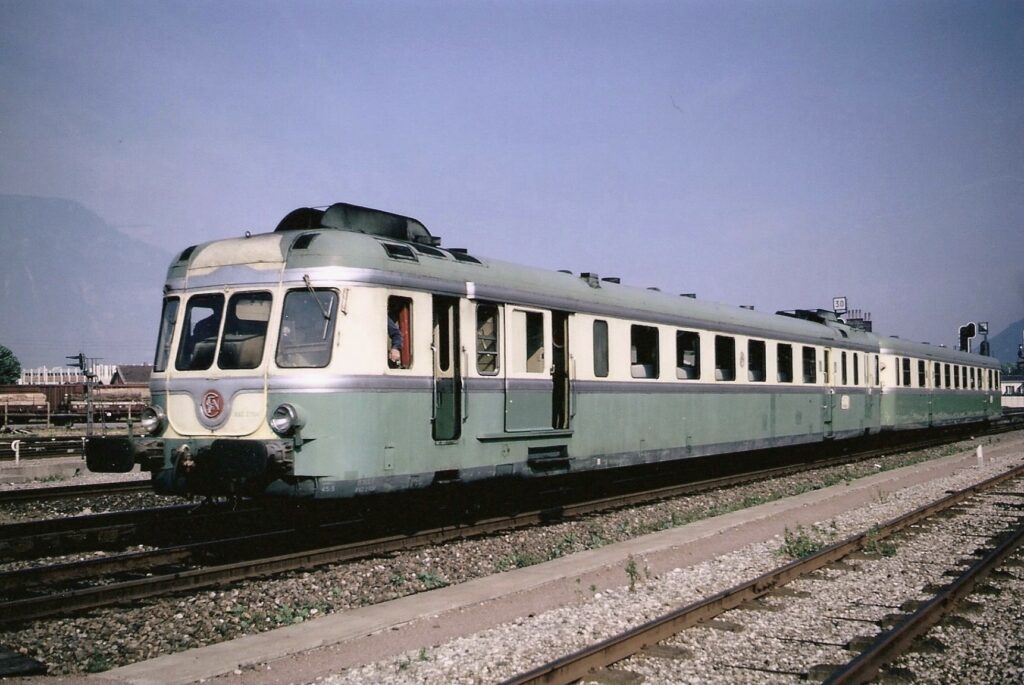 RGP2 X 2704 avec le BI Bordeaux - Isère arrive à Grenoble en 1972 Photo William LACHENAL