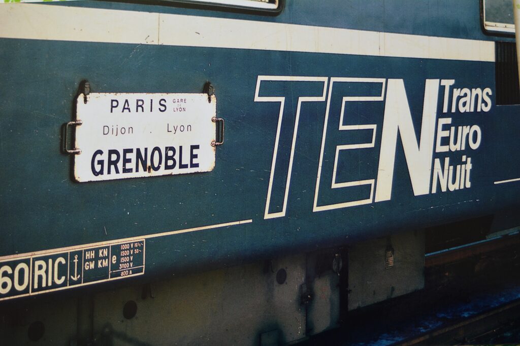 Voiture-lits du train de nuit Paris- Grenoble en février 1981 Photo William LACHENAL