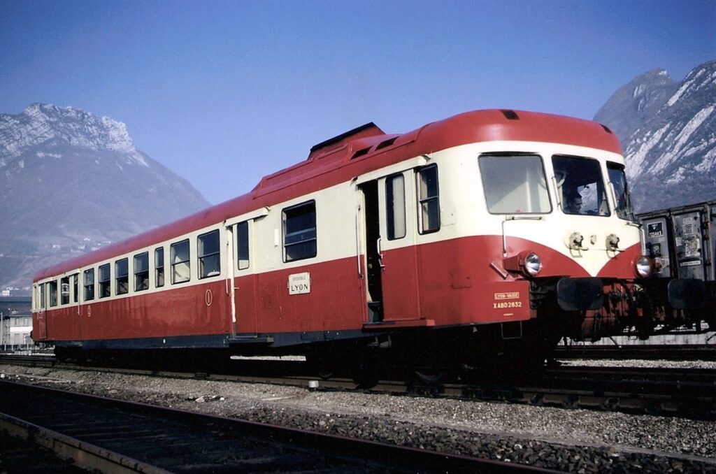 X 2832 à Grenoble en juin 1972 Photo William LACHENAL