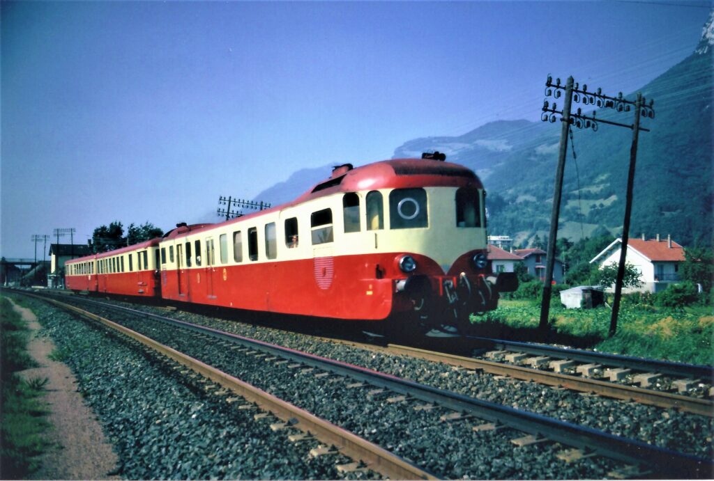X 52100 Valence - Genève à Saint-Egrève en juin 1972 Photo William LACHENAL