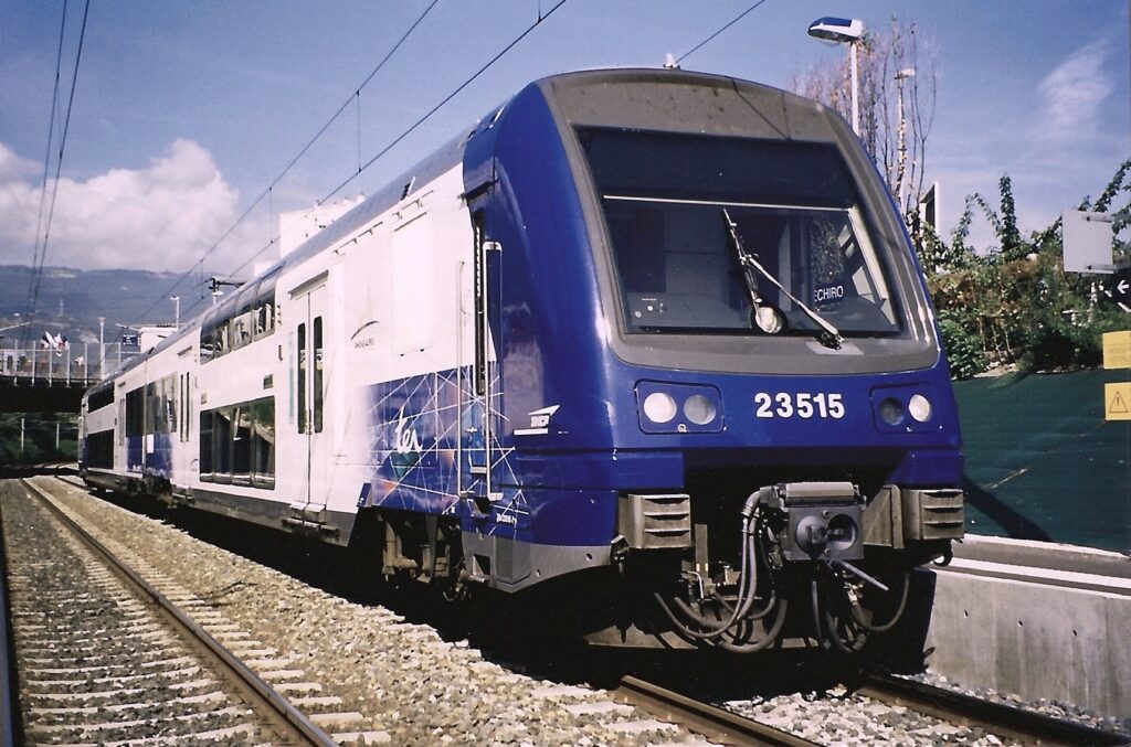 Z 23515 inaugurale à la nouvelle halte d'Echirolles le 20 septembre 2004 Photo William LACHENAL