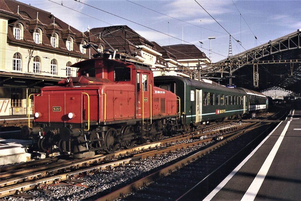 Em 3_3 16351 en gare de Lausanne en 2006 Photo William LACHENAL