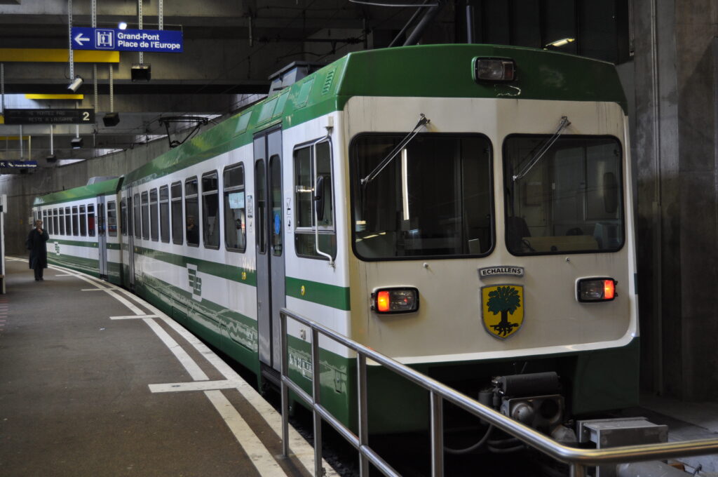 Rame Be 4-8 32 du LEB en gare de Lausanne-Flon le 17 avril 2012 photo William LACHENAL