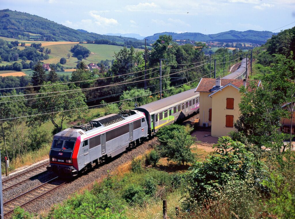 BB 26139 avec IC-Eco Grenoble - Paris à Chabons le 05 octobre 2019 Photo Denis VUAGNOUX - Collection William LACHENAL